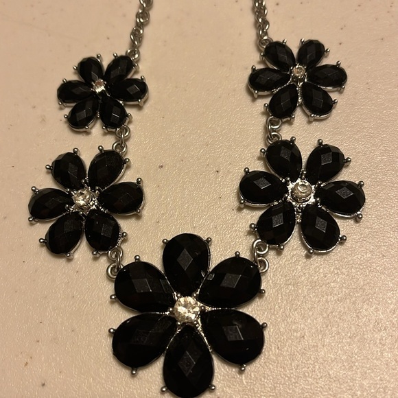 Costume jewelry necklace - Picture 2 of 3